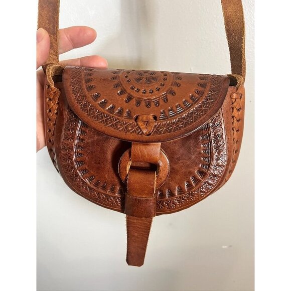 Vintage Hand Tooled Leather Brown S Boho Western Floral Crescent Medallion 70s - Picture 4 of 13